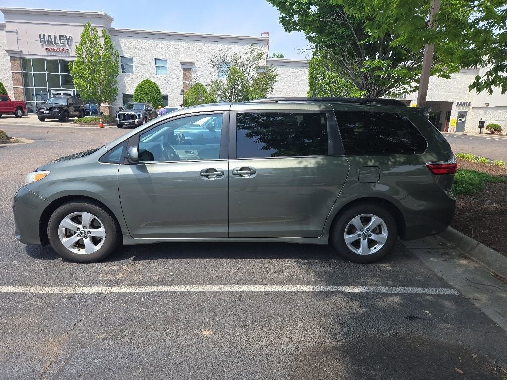 2018 Toyota Sienna LE
