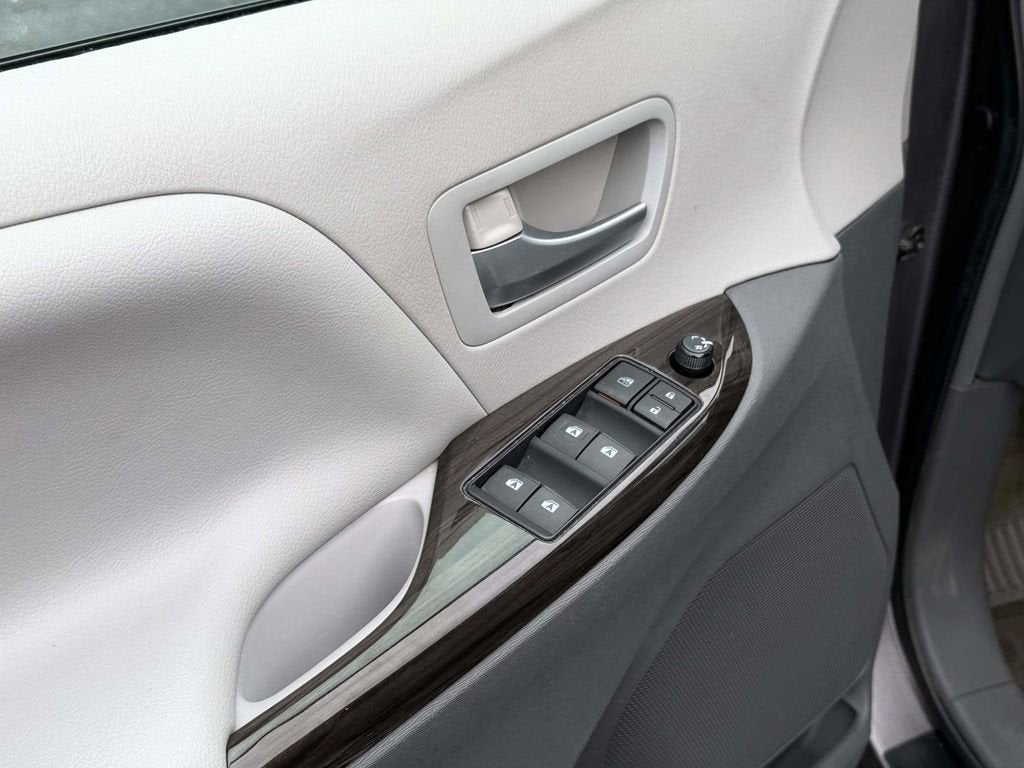 2015 Toyota Sienna XLE