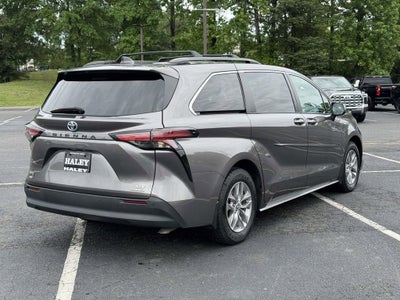 2022 Toyota Sienna XLE