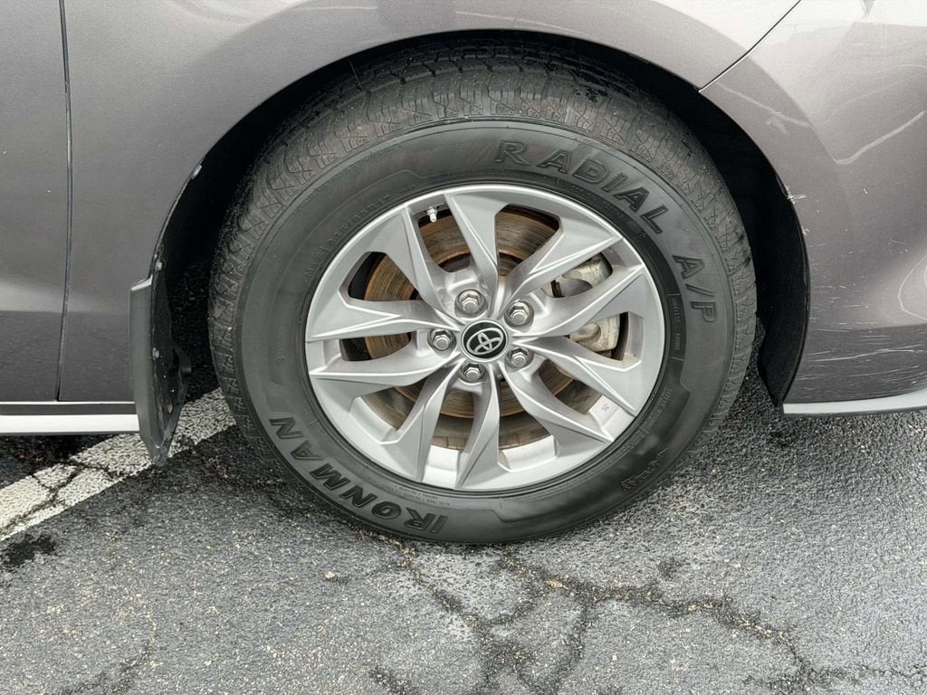 2022 Toyota Sienna XLE