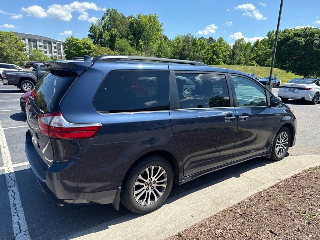 2019 Toyota Sienna XLE