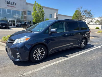 2019 Toyota Sienna XLE