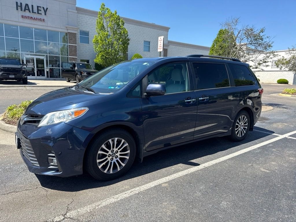 2019 Toyota Sienna XLE