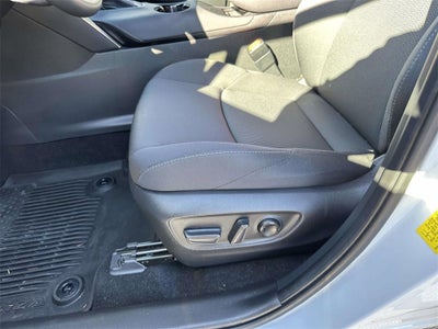 2023 Toyota Venza LE