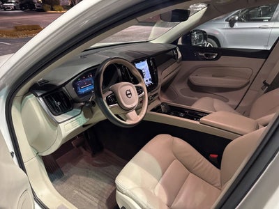 2024 Volvo XC60 Recharge Plug-In Hybrid T8 Plus Dark Theme