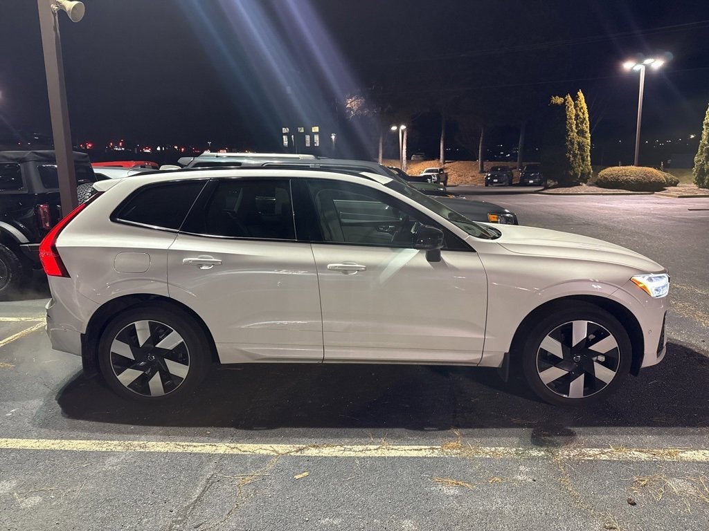 2024 Volvo XC60 Recharge Plug-In Hybrid T8 Plus Dark Theme