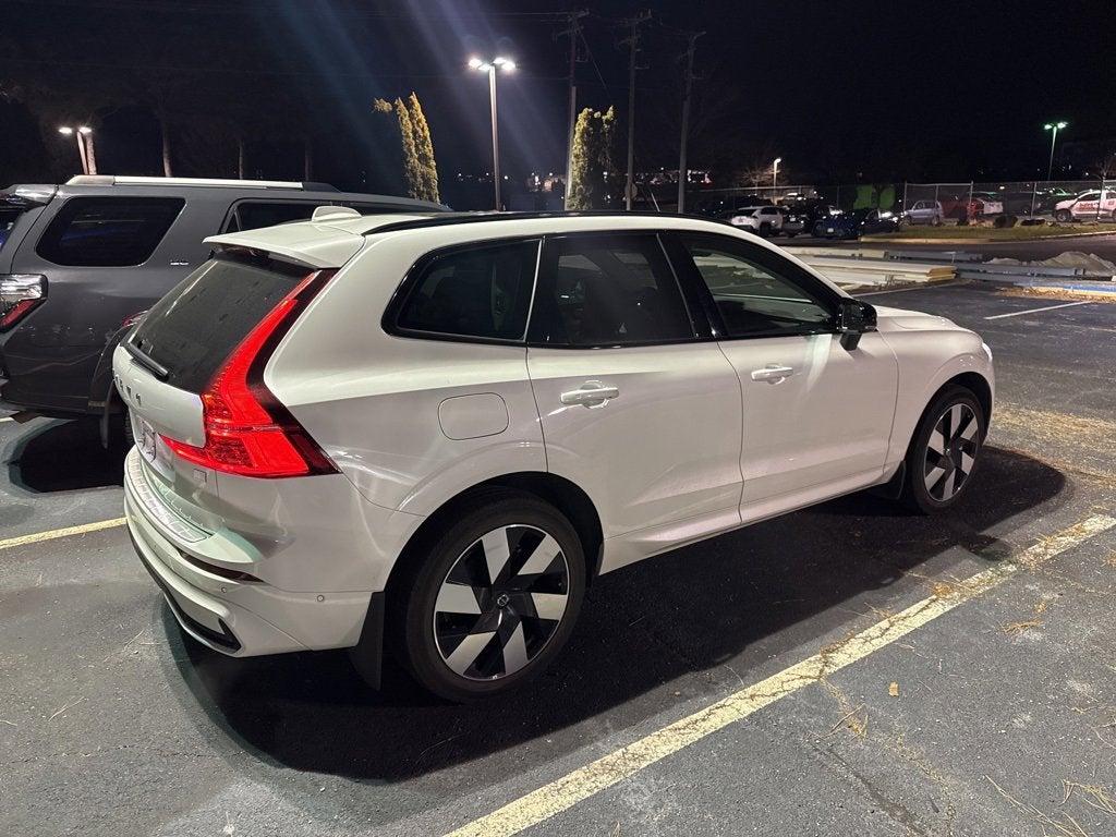 2024 Volvo XC60 Recharge Plug-In Hybrid T8 Plus Dark Theme