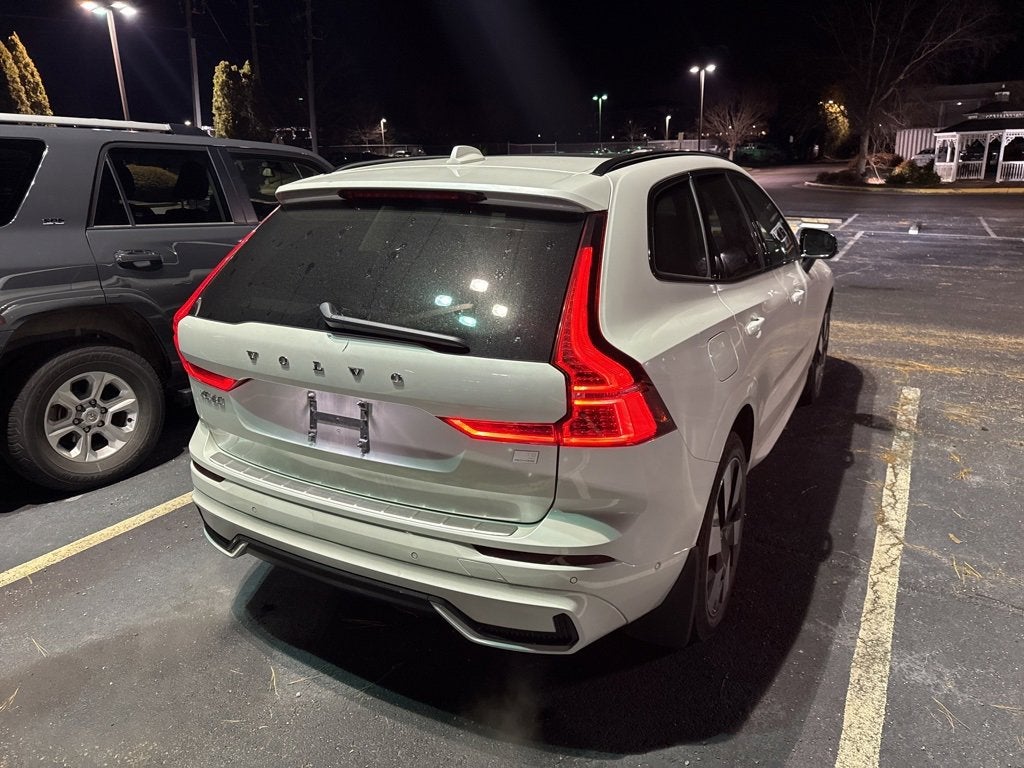 2024 Volvo XC60 Recharge Plug-In Hybrid T8 Plus Dark Theme
