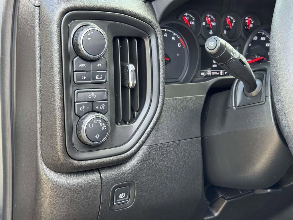 2025 Chevrolet Silverado 1500 Custom