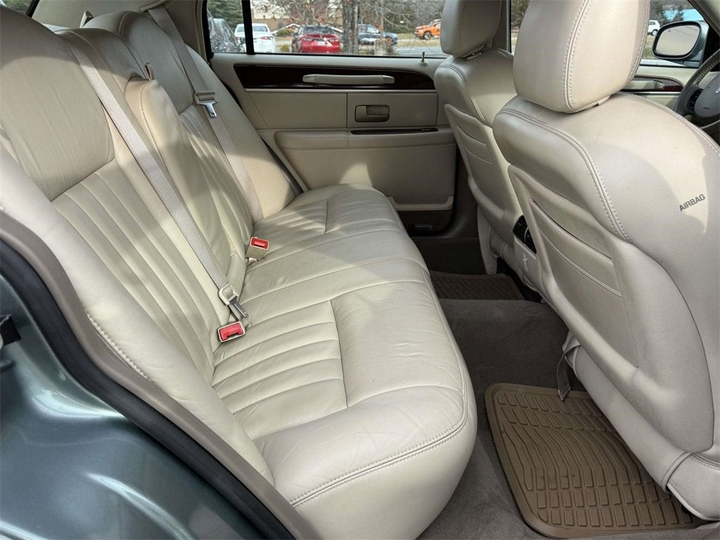 2005 Lincoln Town Car Signature