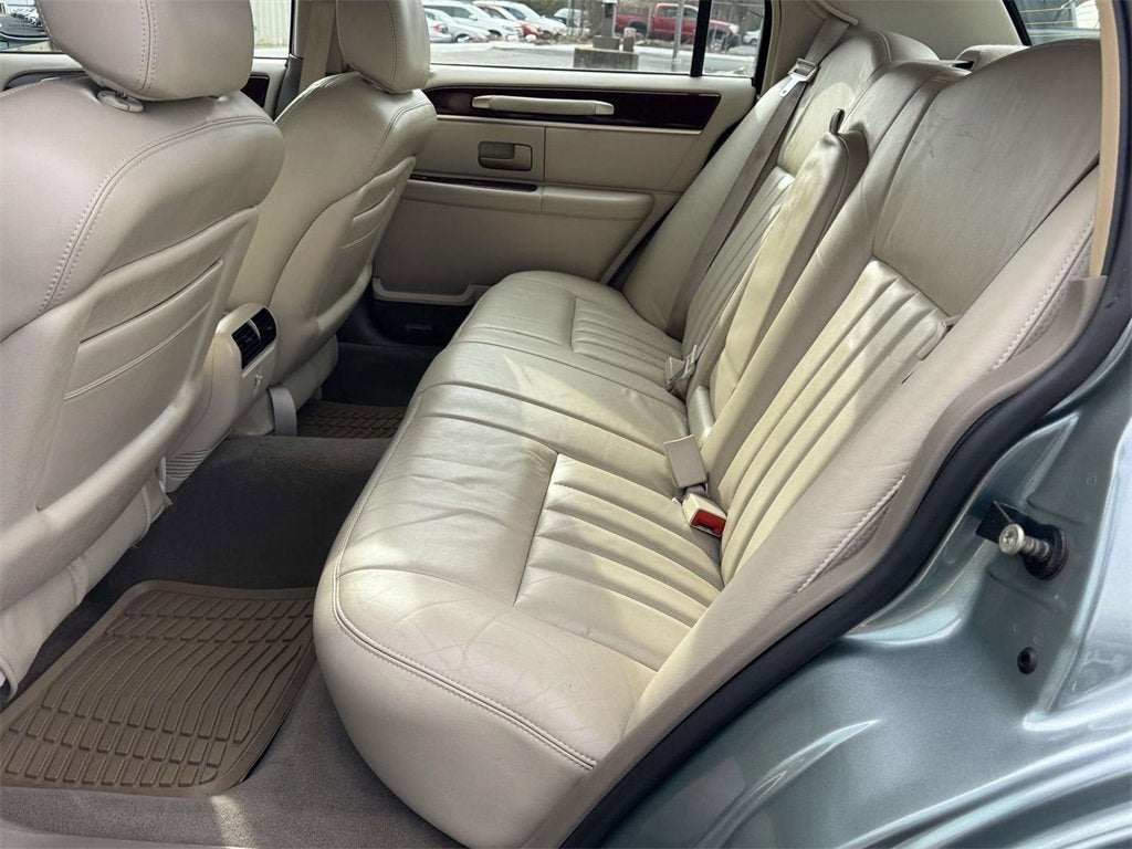 2005 Lincoln Town Car Signature
