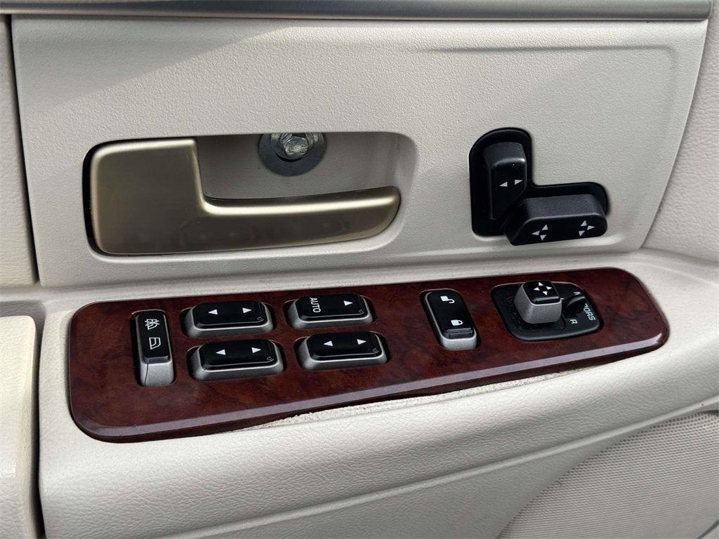 2005 Lincoln Town Car Signature