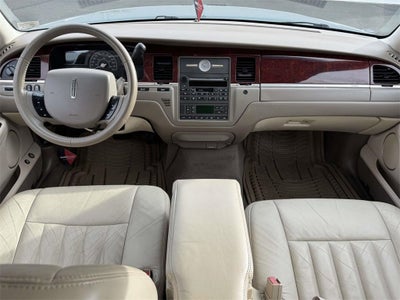 2005 Lincoln Town Car Signature