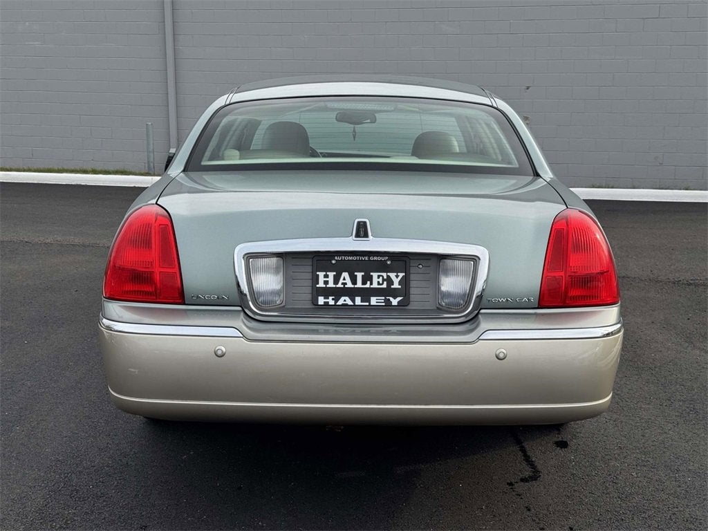 2005 Lincoln Town Car Signature