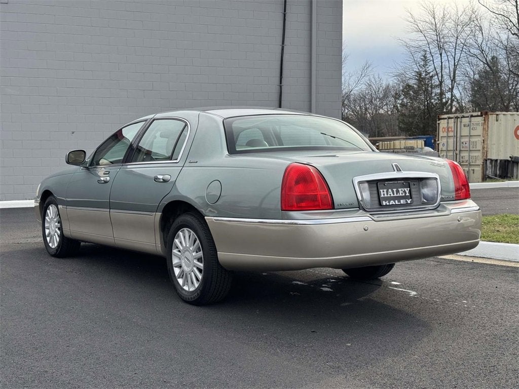 2005 Lincoln Town Car Signature
