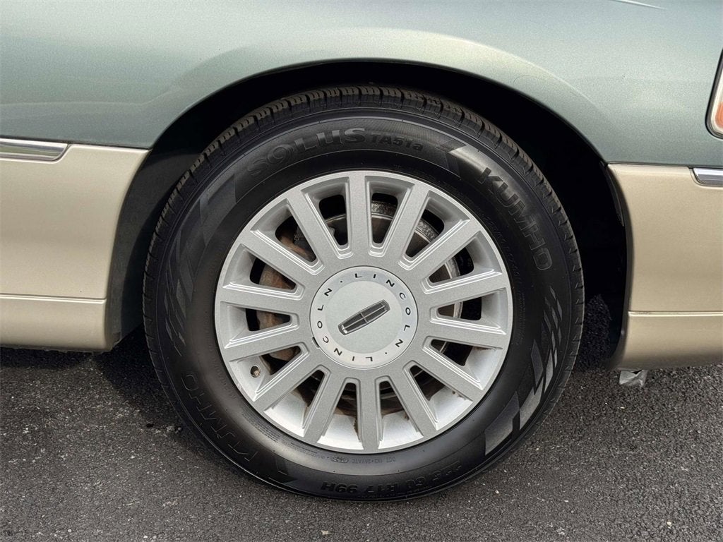 2005 Lincoln Town Car Signature