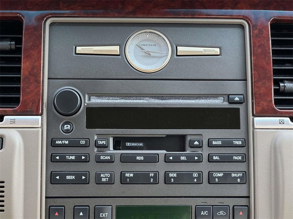 2005 Lincoln Town Car Signature