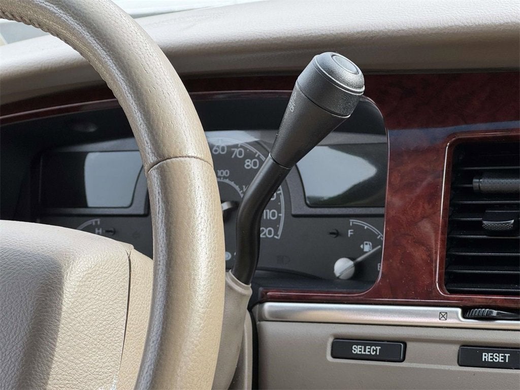 2005 Lincoln Town Car Signature