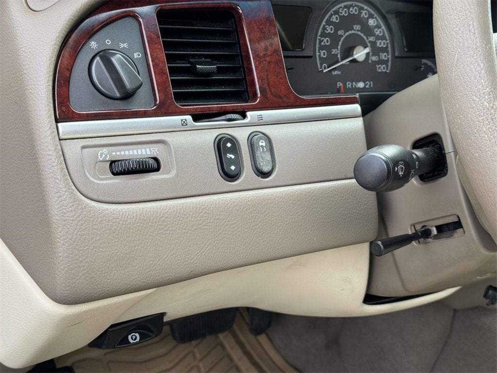 2005 Lincoln Town Car Signature