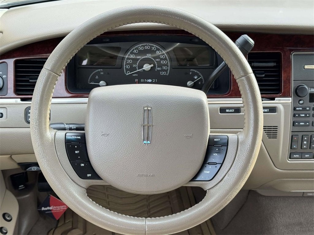 2005 Lincoln Town Car Signature