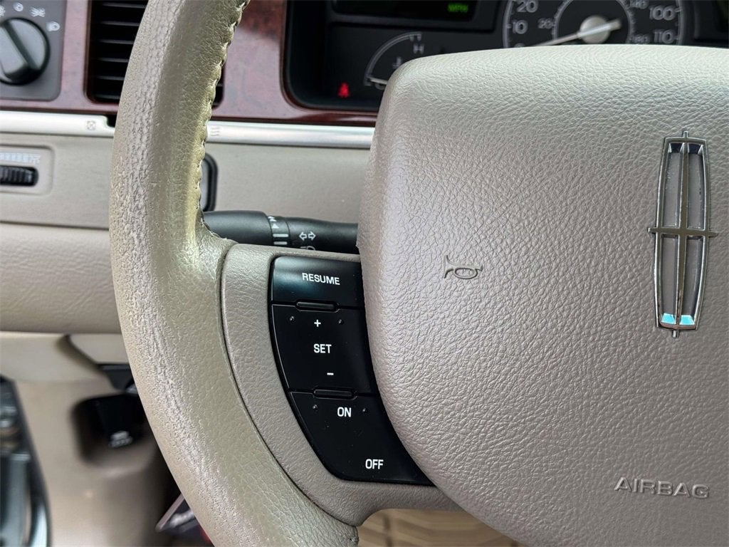 2005 Lincoln Town Car Signature