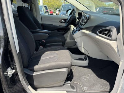 2024 Chrysler Voyager LX