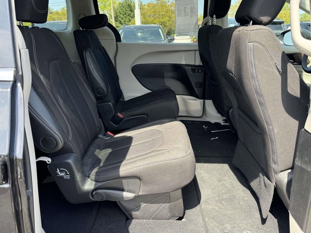 2024 Chrysler Voyager LX