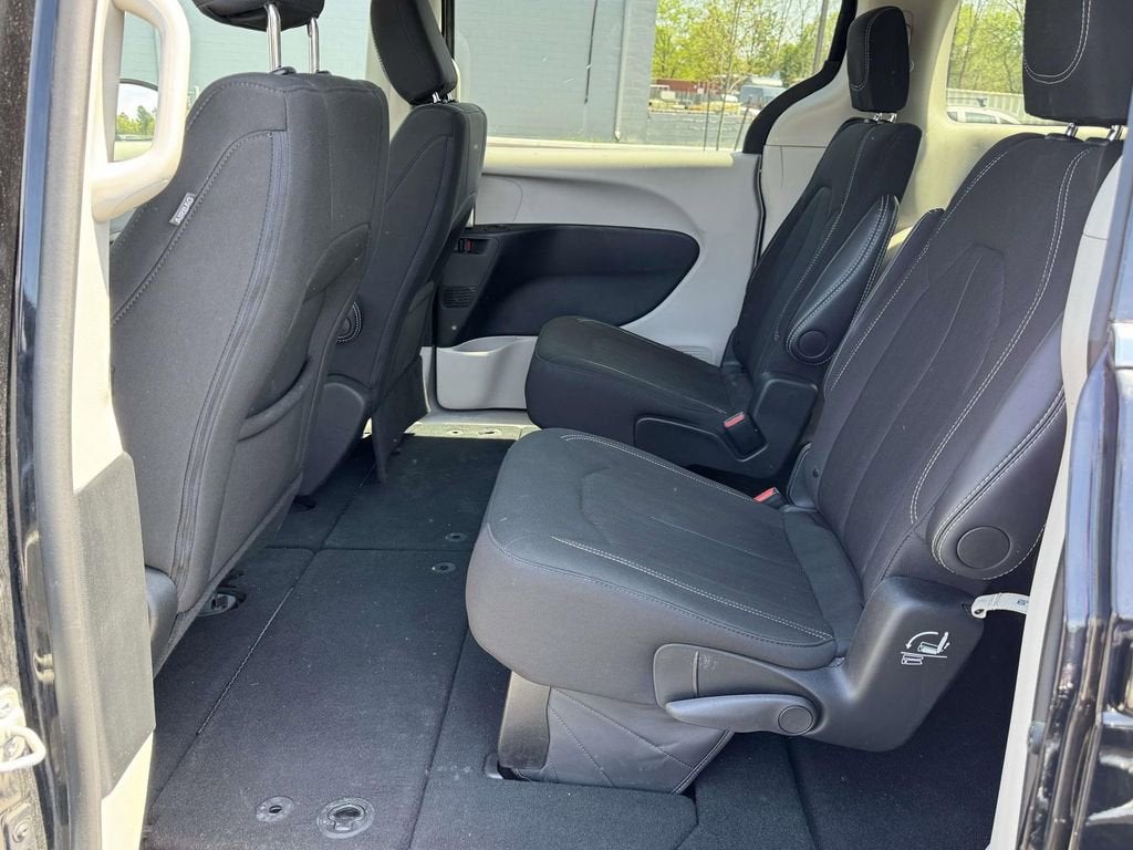 2024 Chrysler Voyager LX