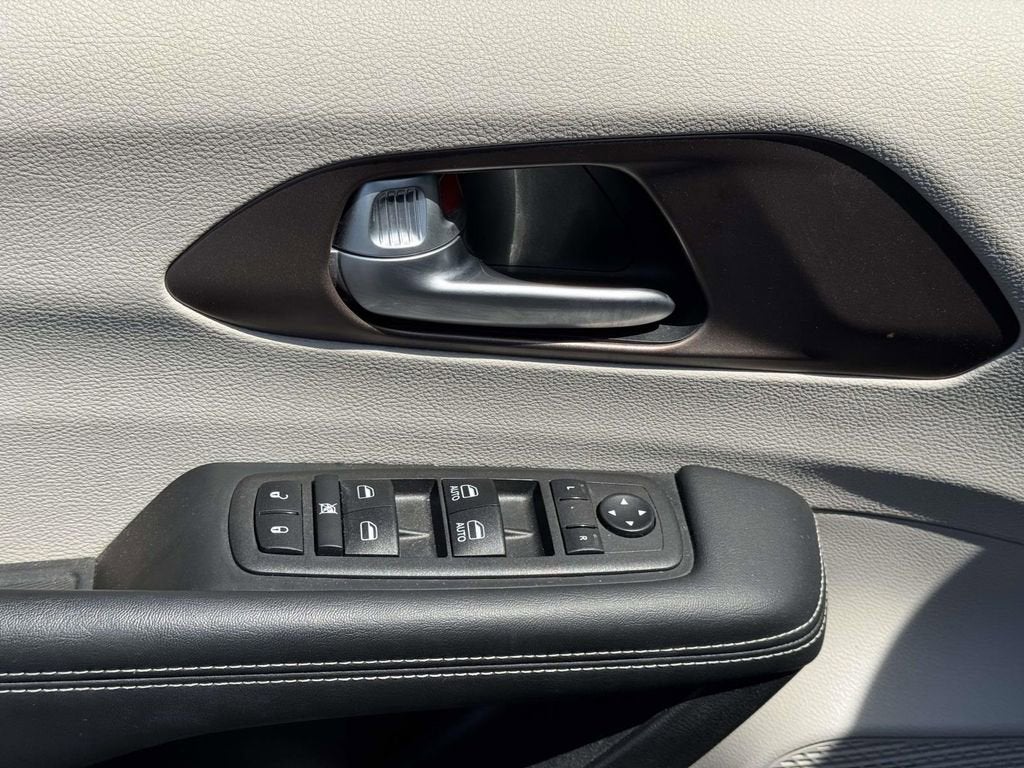 2024 Chrysler Voyager LX