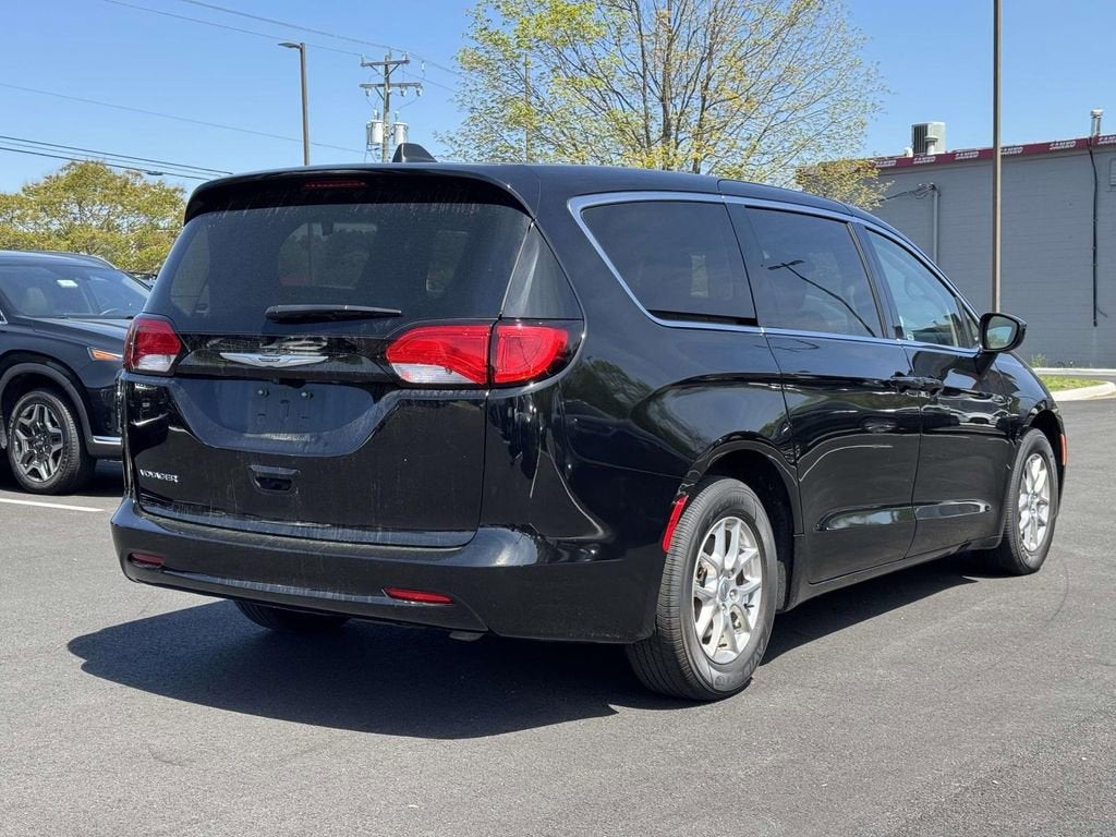 2024 Chrysler Voyager LX