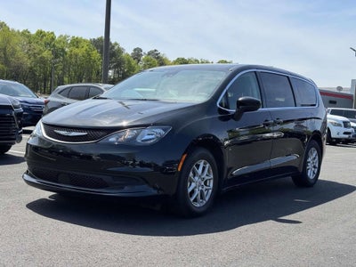 2024 Chrysler Voyager LX