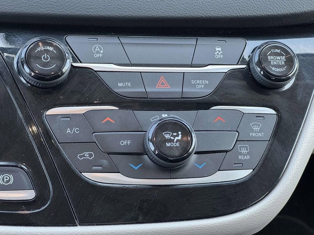 2024 Chrysler Voyager LX