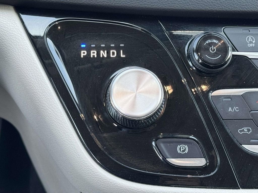 2024 Chrysler Voyager LX