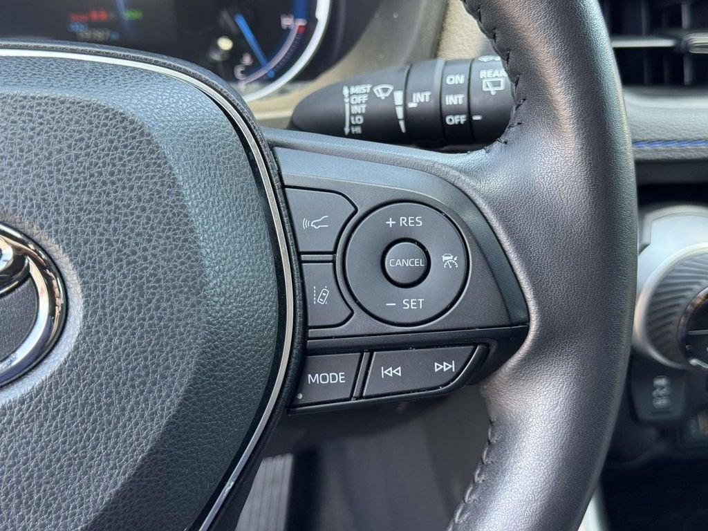 2025 Toyota RAV4 SE