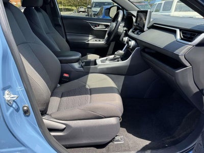 2025 Toyota RAV4 SE