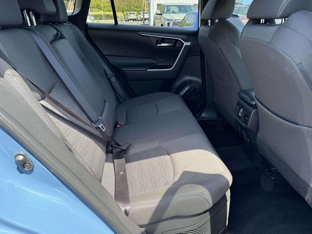 2025 Toyota RAV4 SE