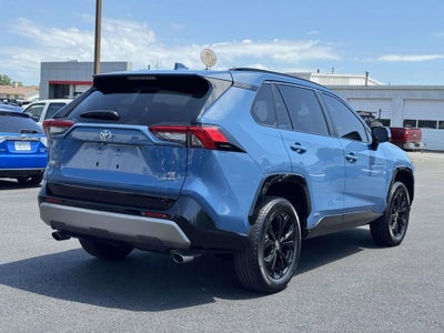 2025 Toyota RAV4 SE