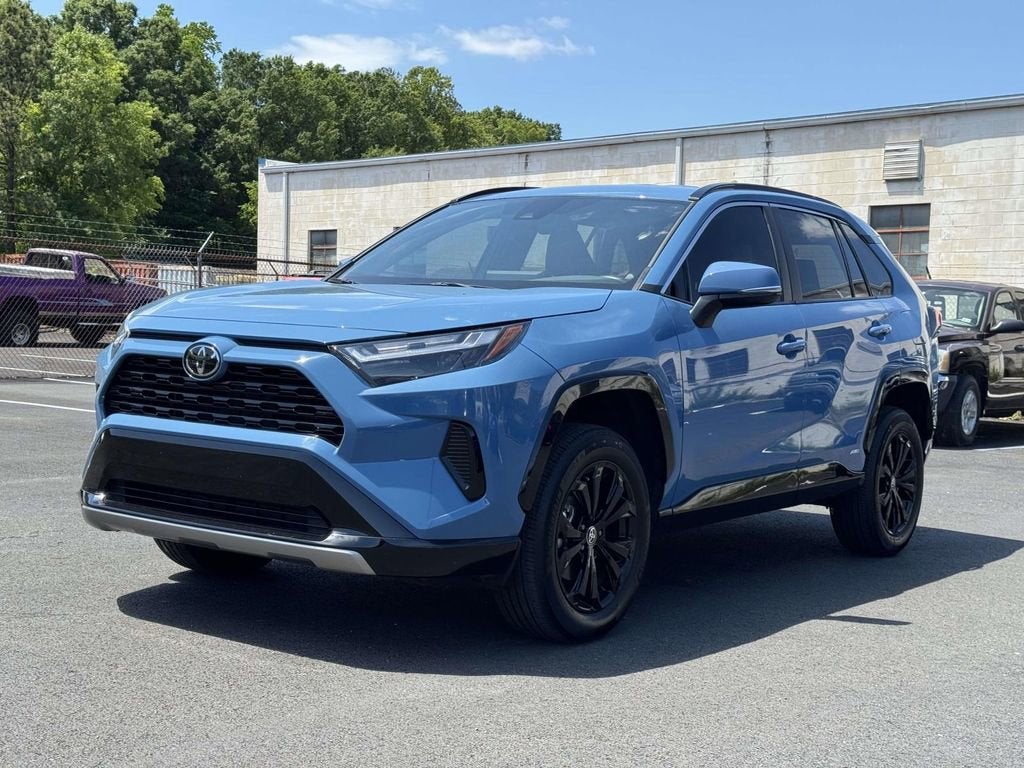 2025 Toyota RAV4 SE