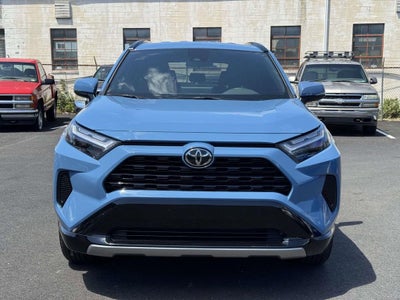 2025 Toyota RAV4 SE