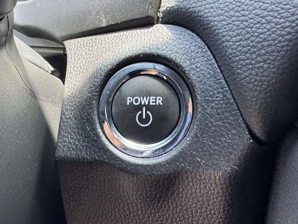 2025 Toyota RAV4 SE