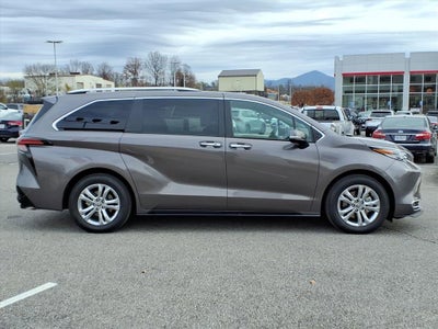 2023 Toyota Sienna Platinum