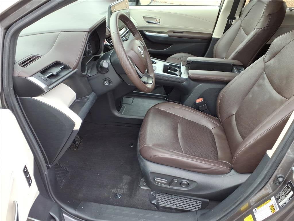 2023 Toyota Sienna Platinum