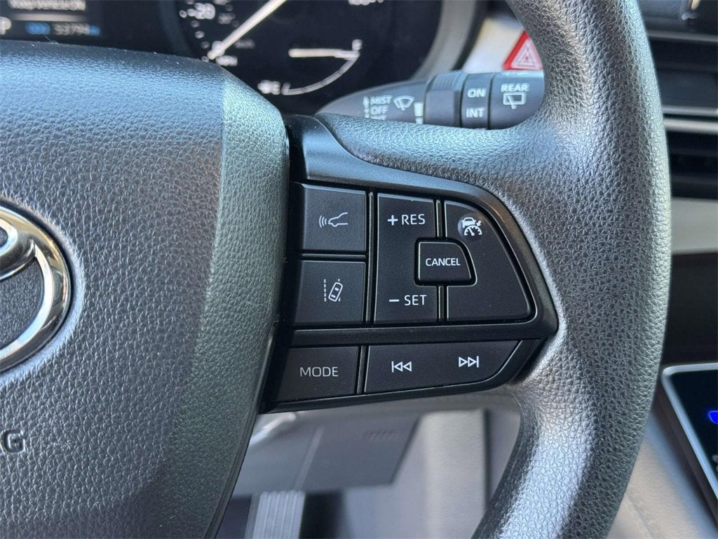 2024 Toyota Sienna LE