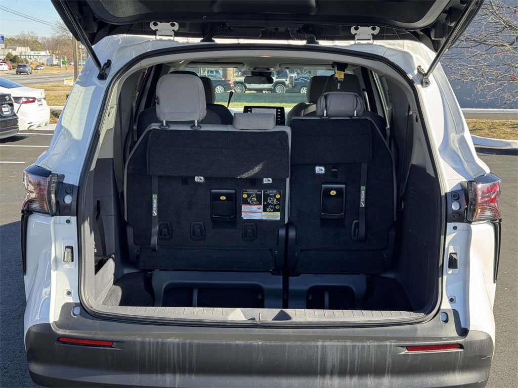 2024 Toyota Sienna LE