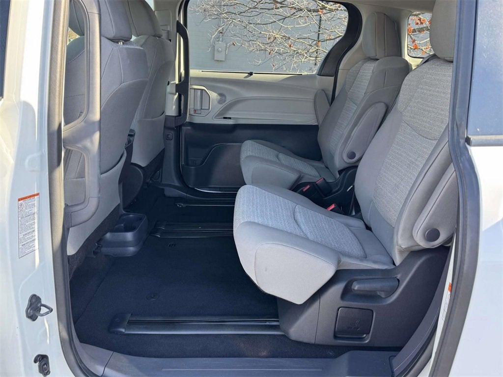 2024 Toyota Sienna LE