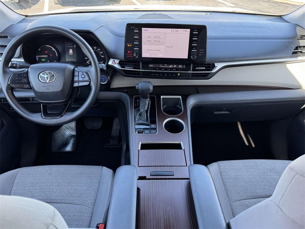 2024 Toyota Sienna LE