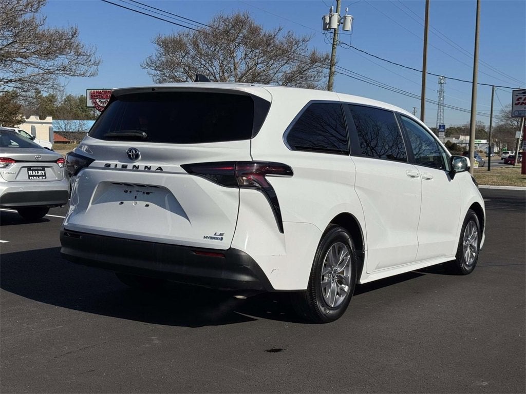 2024 Toyota Sienna LE