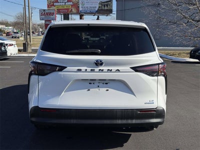 2024 Toyota Sienna LE