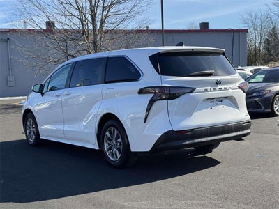 2024 Toyota Sienna LE