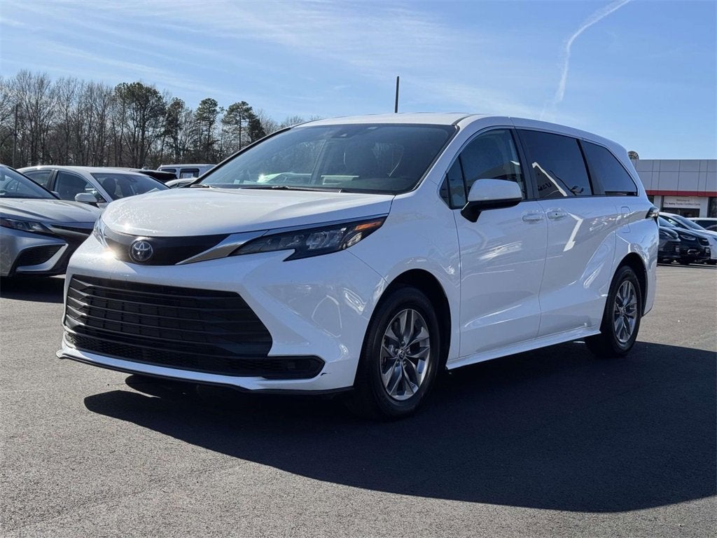 2024 Toyota Sienna LE